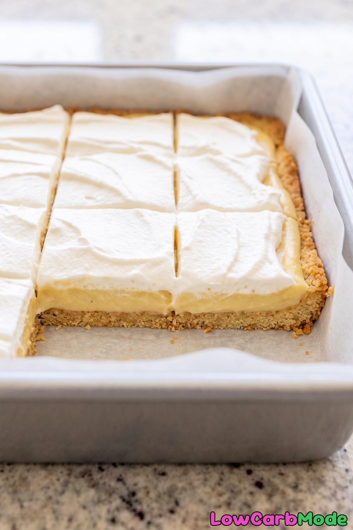 Layered keto banana cream pie bar
