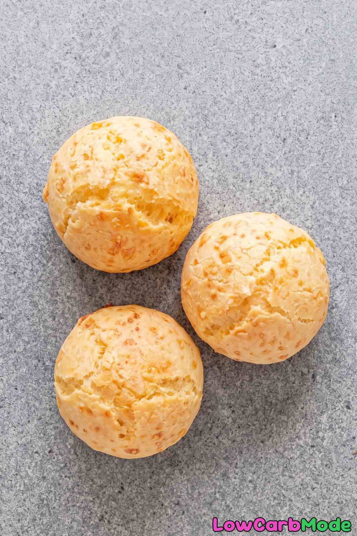 Warm pão de queijo keto rolls