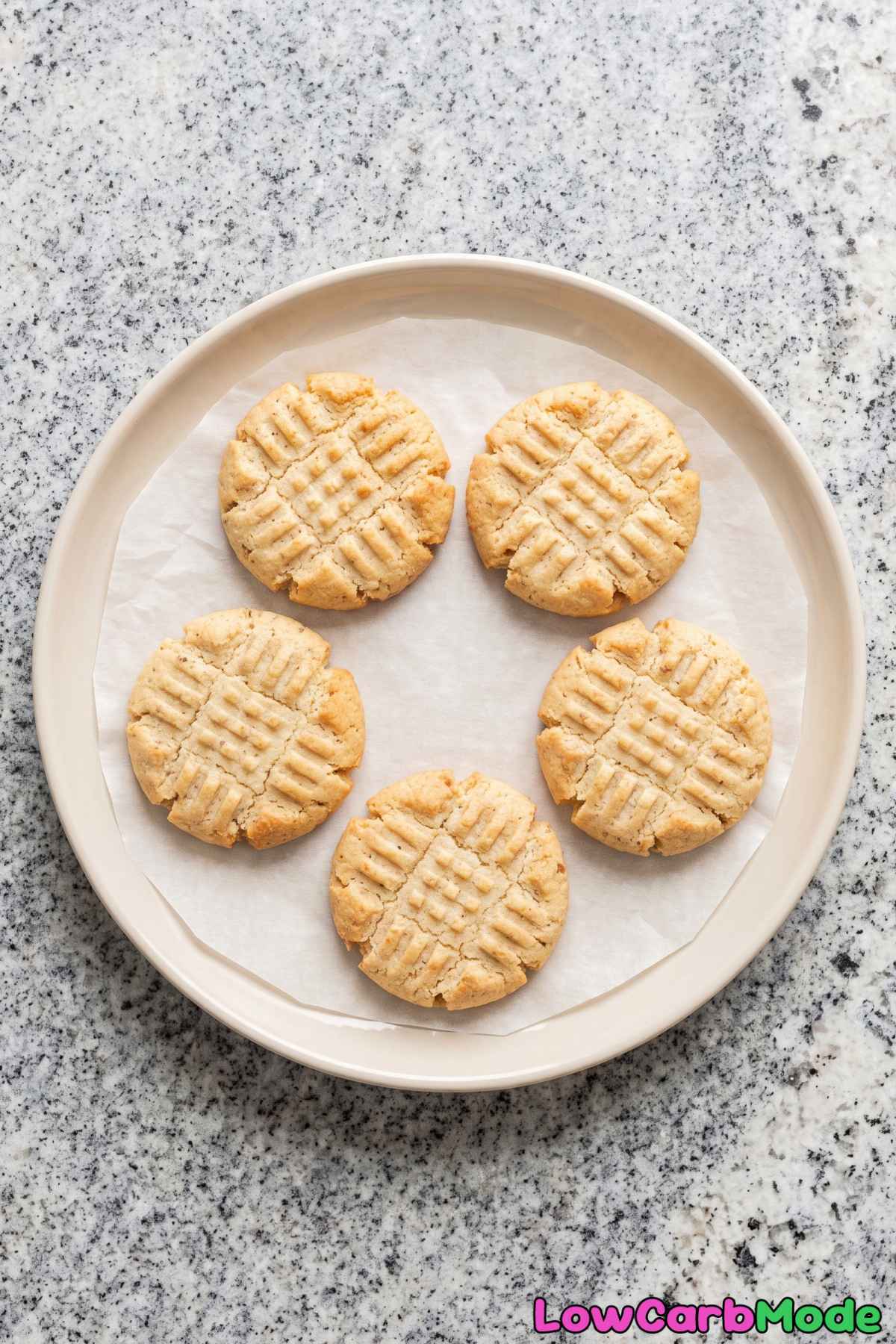 Baked low carb peanut butter cookies