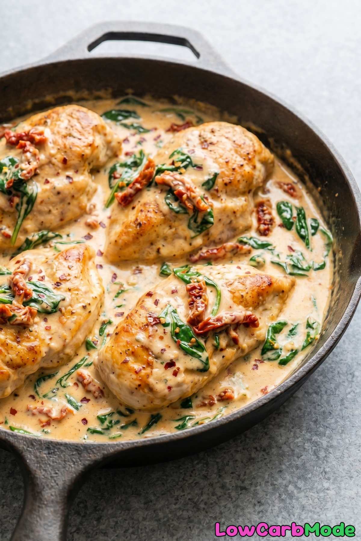 Keto garlic Tuscan chicken with cream sauce
