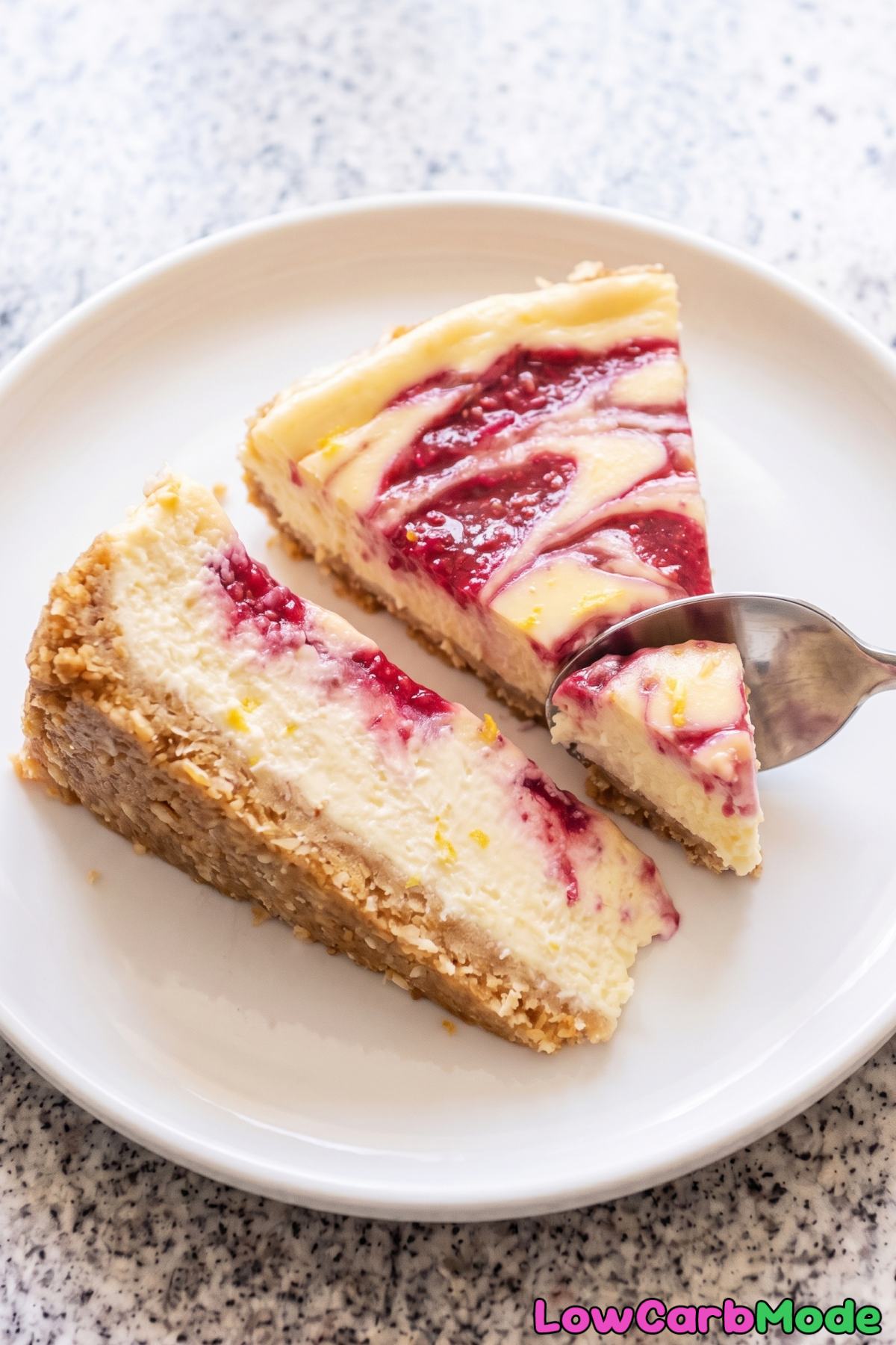Fluffy lemon cheesecake with raspberries