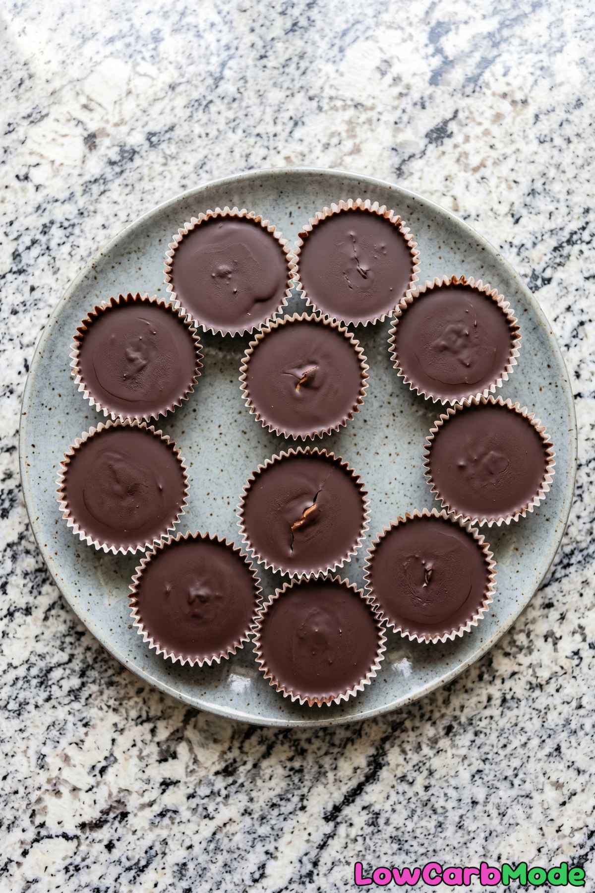 Easy keto peanut butter cups with chocolate