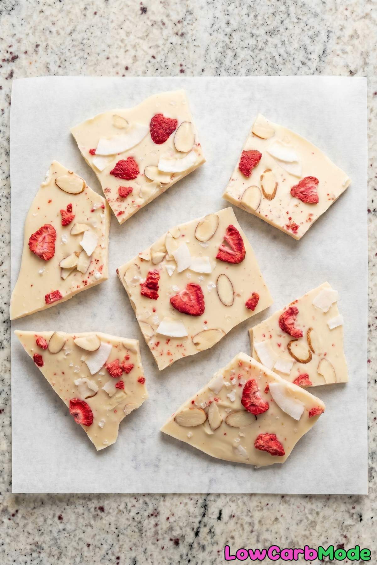keto white chocolate strawberry bark