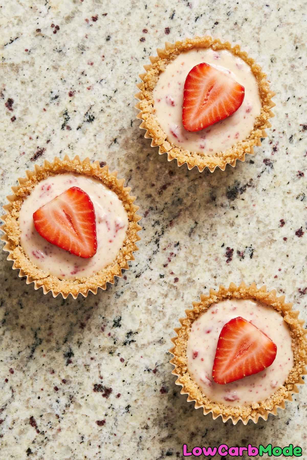 Simple low carb strawberry cheesecake bites