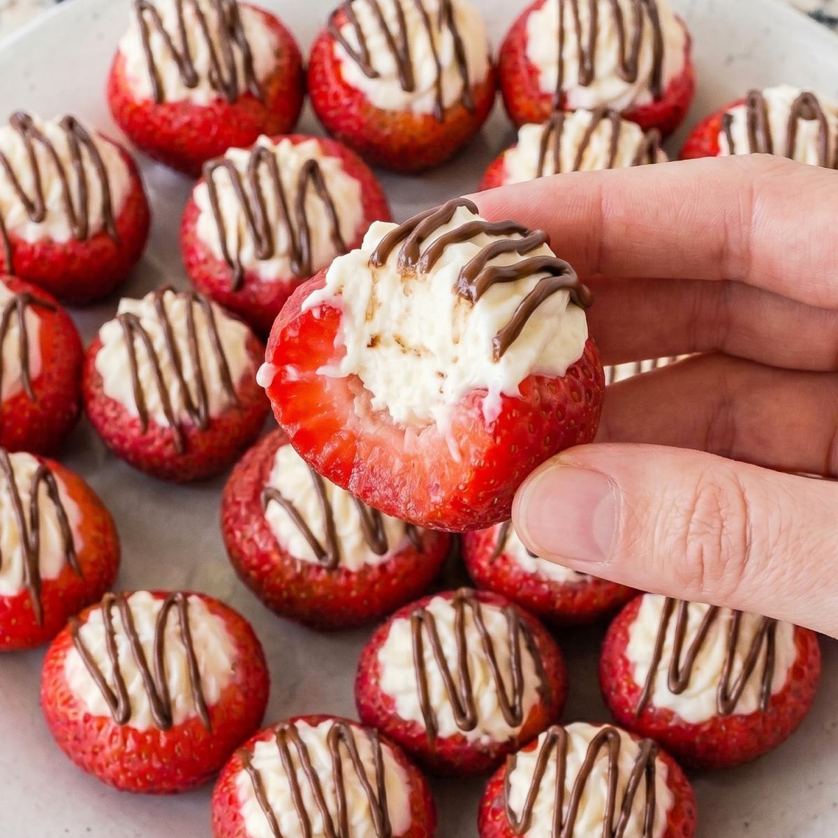 Keto Cheesecake Stuffed Strawberries