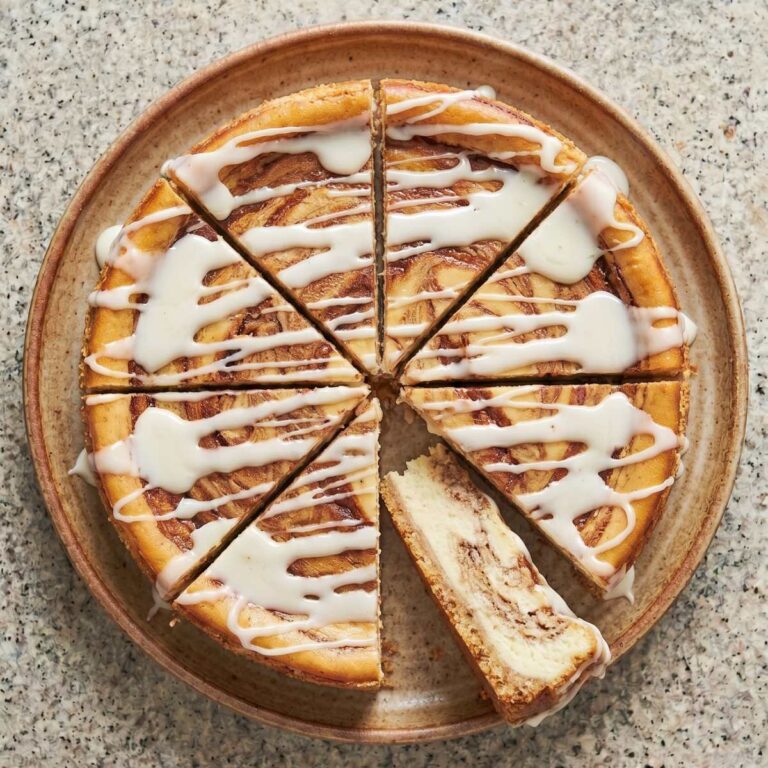 Keto Cinnamon Roll Cheesecake